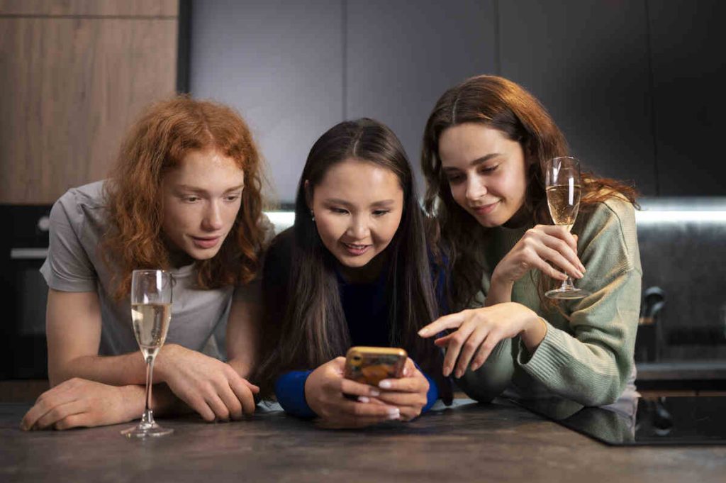 Ways to Encourage More Women to Join the Digital Space